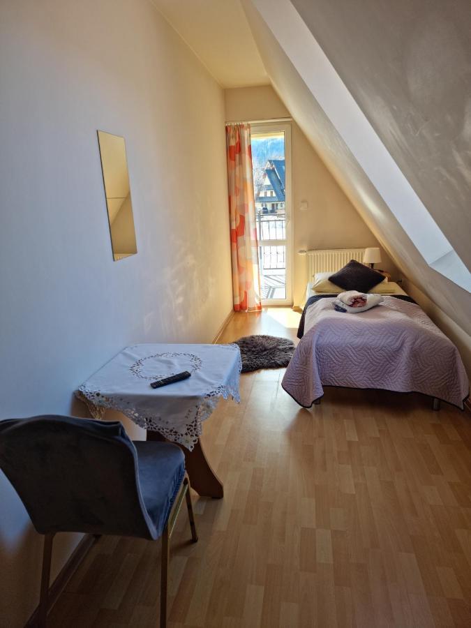 Nocľah s raňajkami Broniewskiego *